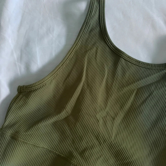 🆕💚 Lululemon Power Pivot Tank Ribbed - Bronze Green - Picture 2 of 12